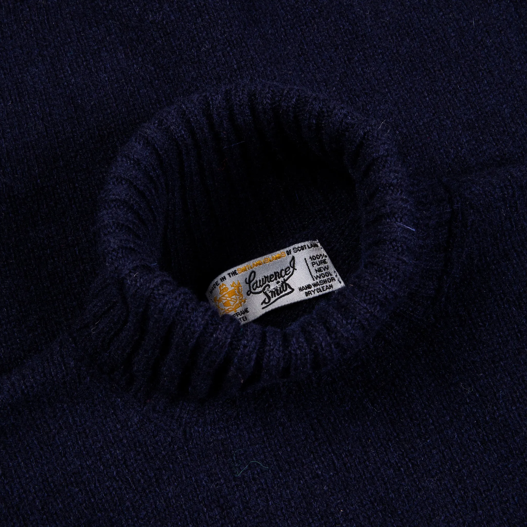 Laurence J. Smith Super Soft Seamless Roll Neck Pullover New Navy