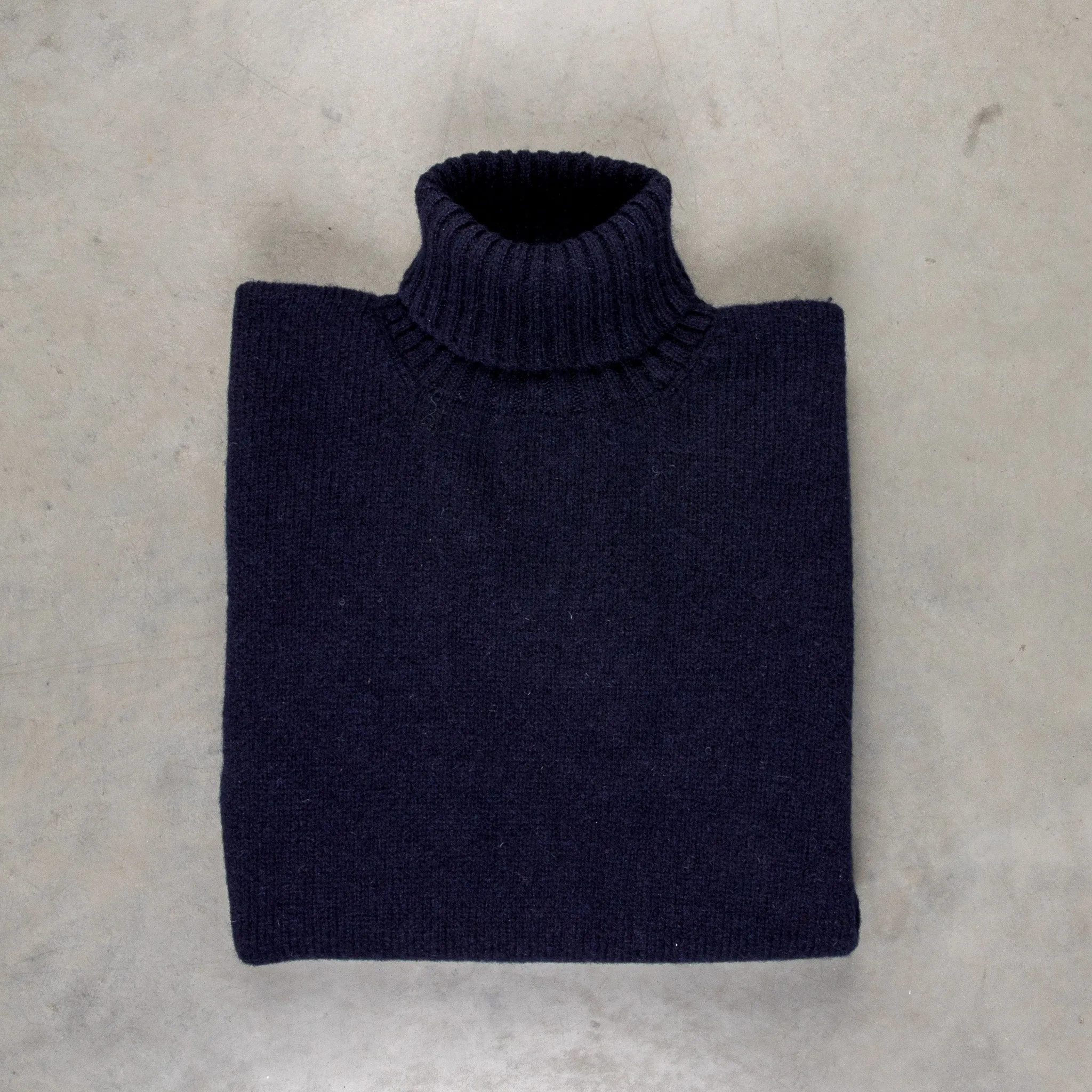 Laurence J. Smith Super Soft Seamless Roll Neck Pullover New Navy