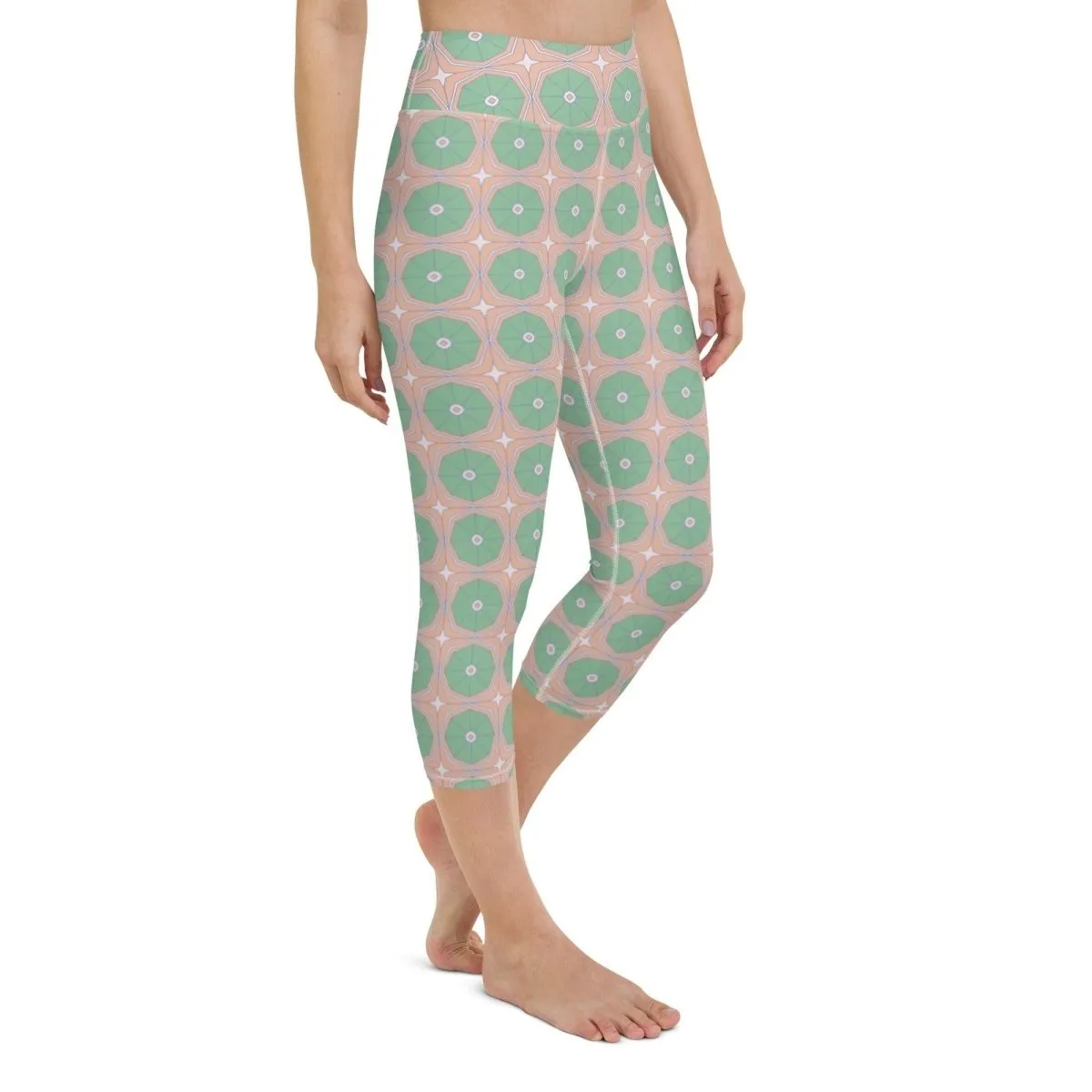 Octagon Patterned Women's Capri Yoga Pants