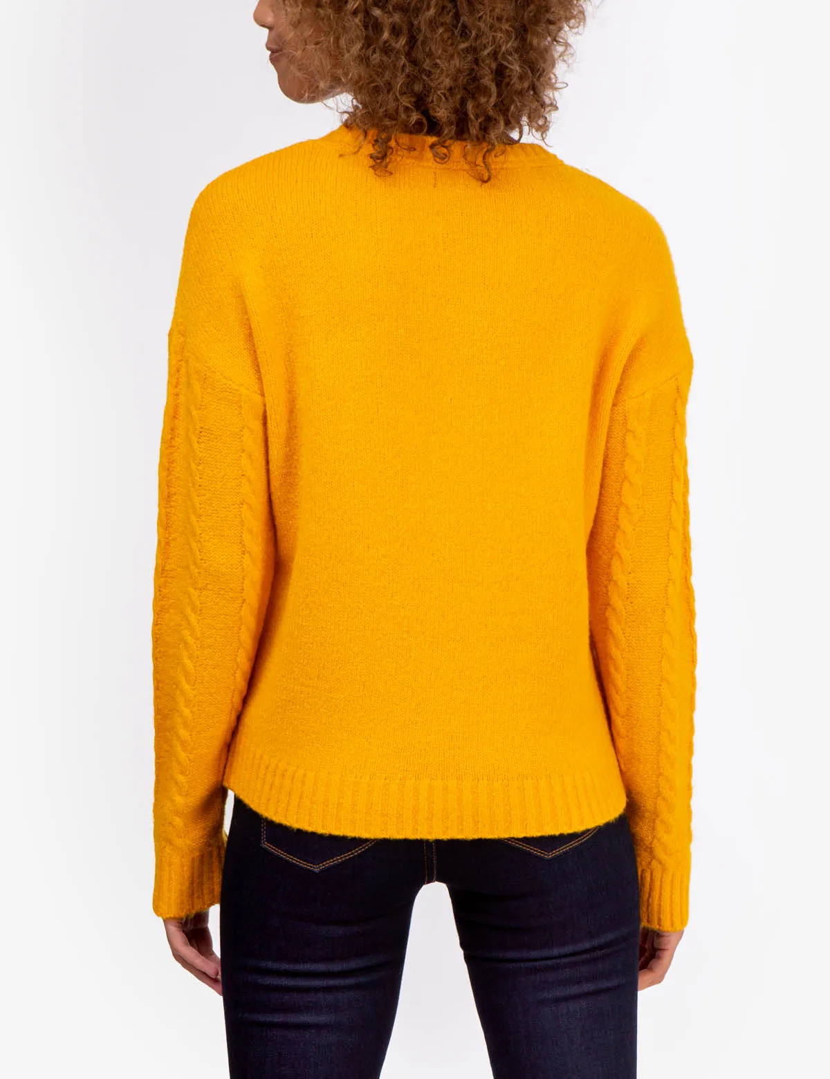 SOFT CABLE CREW NECK SWEATER