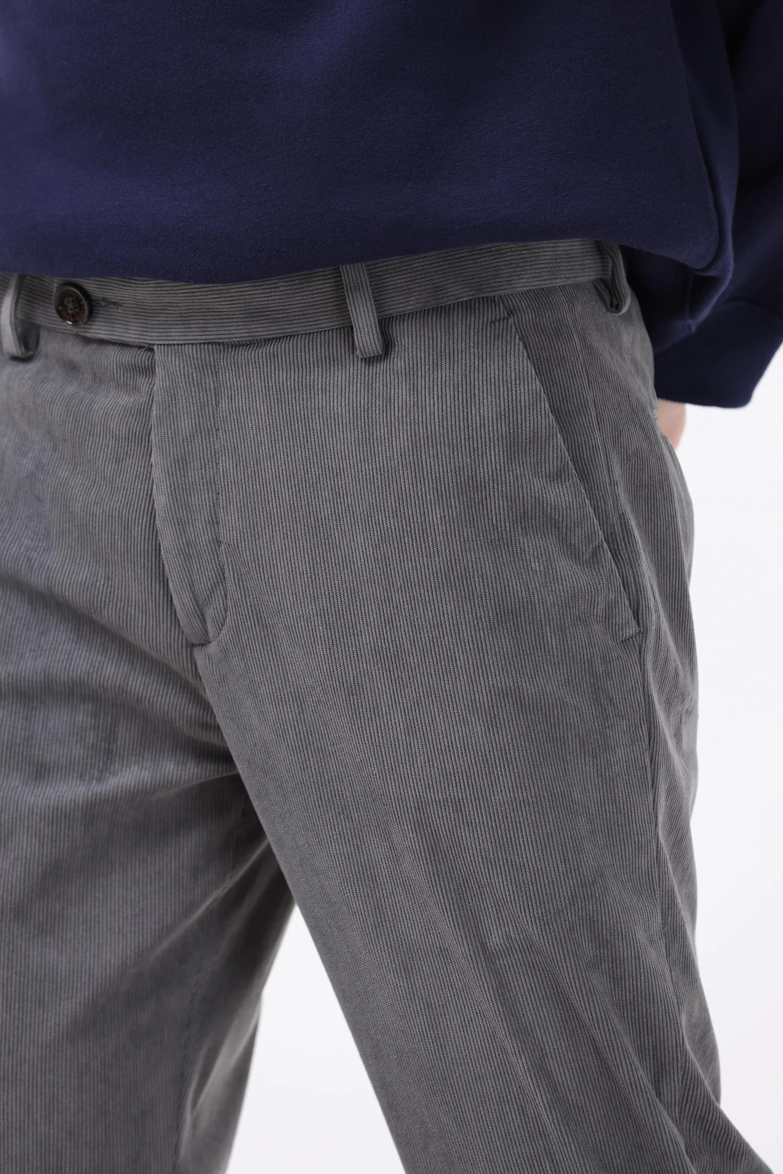 STATEMENT CORDUROY TROUSERS IN GREY