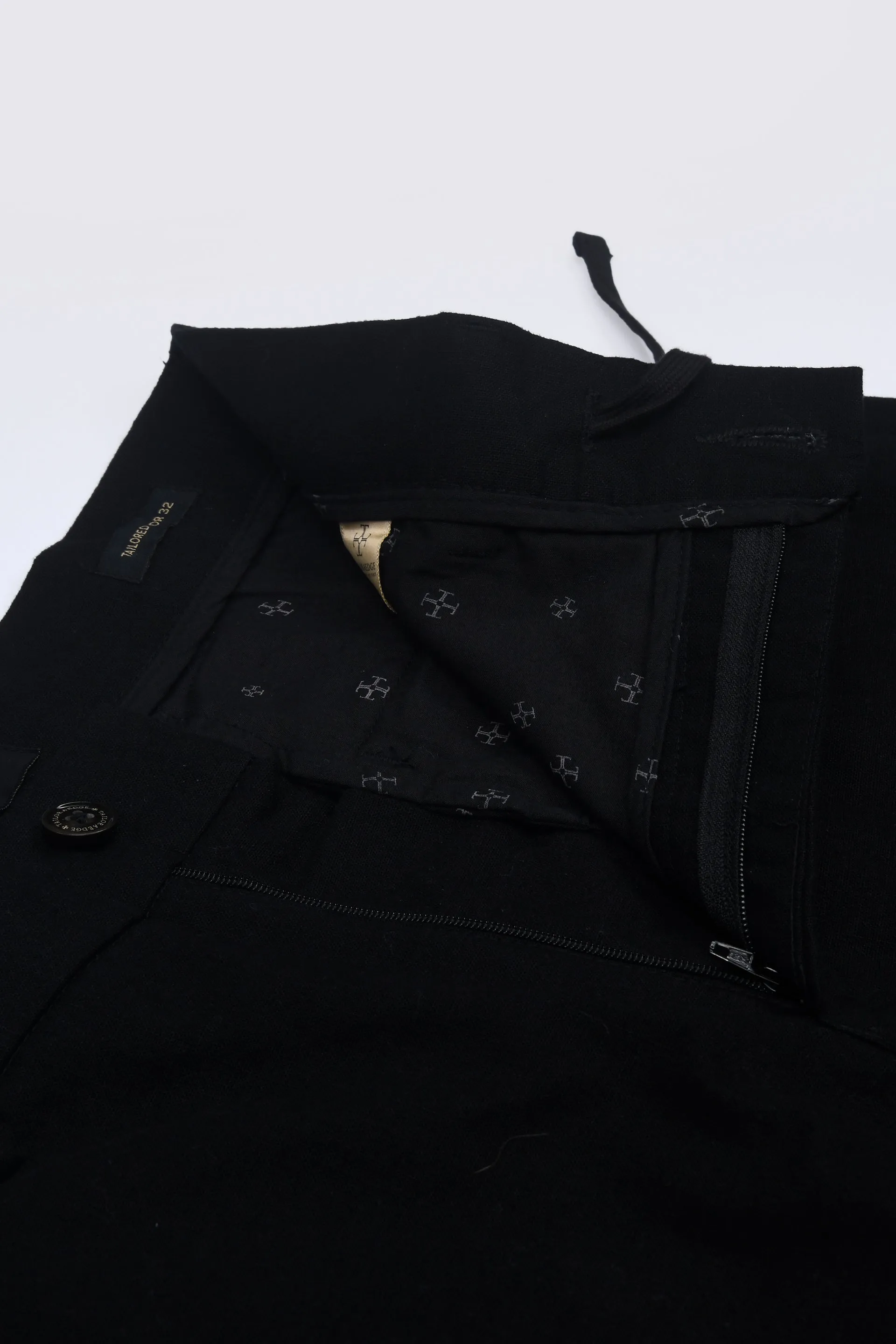 TIMELESS COTTON CHINOS- LINEN FEELS IN BLACK
